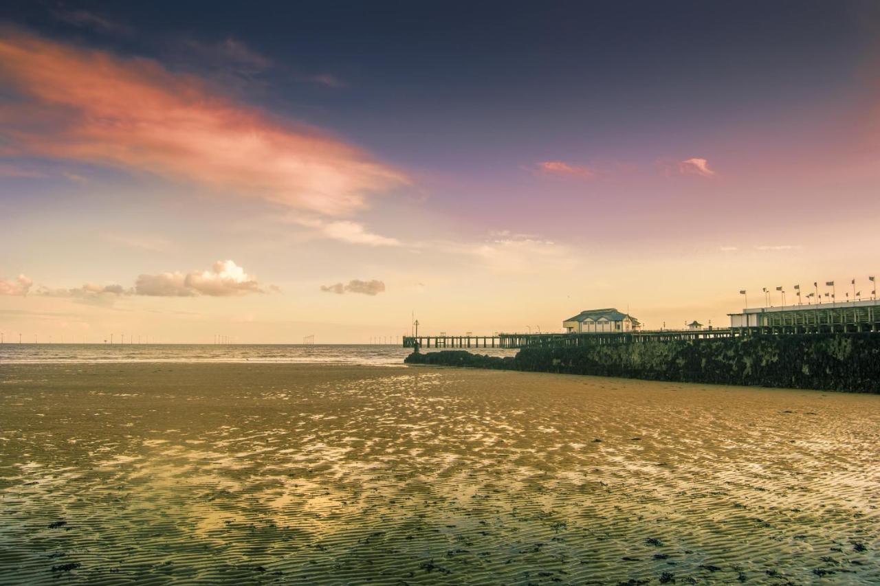 10 Berth Caravan For Hire At Seawick Holiday Park In Essex Ref 27102Sw Clacton-on-Sea Exteriér fotografie